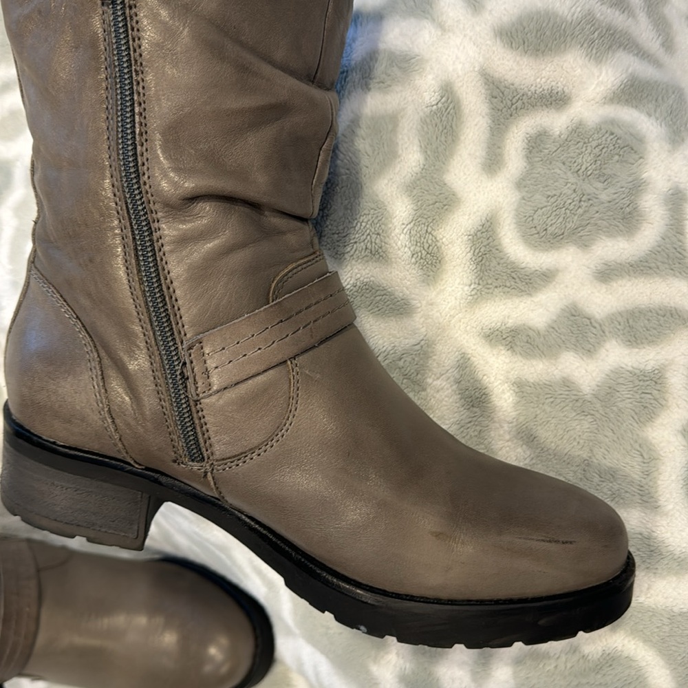 EUC - Woman’s Leather Grey Boots - Size 7 - Picture 6 of 11